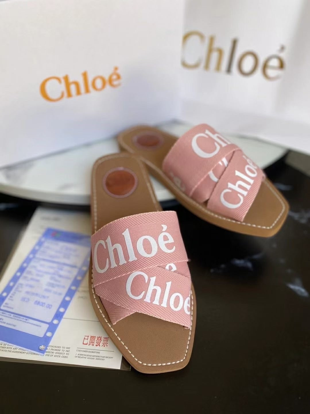 Famous brand slipper ( Pre order )