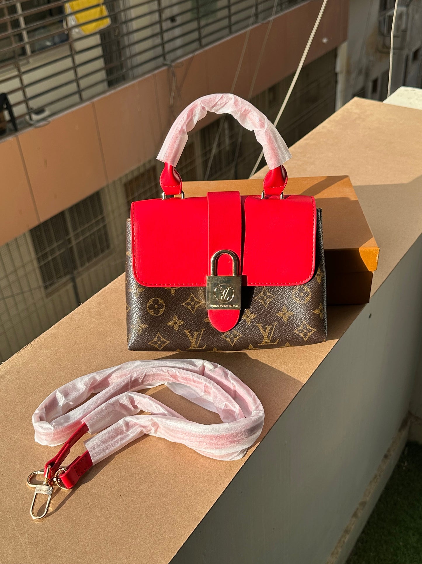 Fmous brand bag