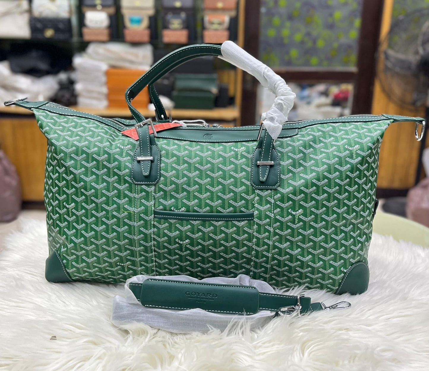 Famous brand travel bag ( 2 colors)