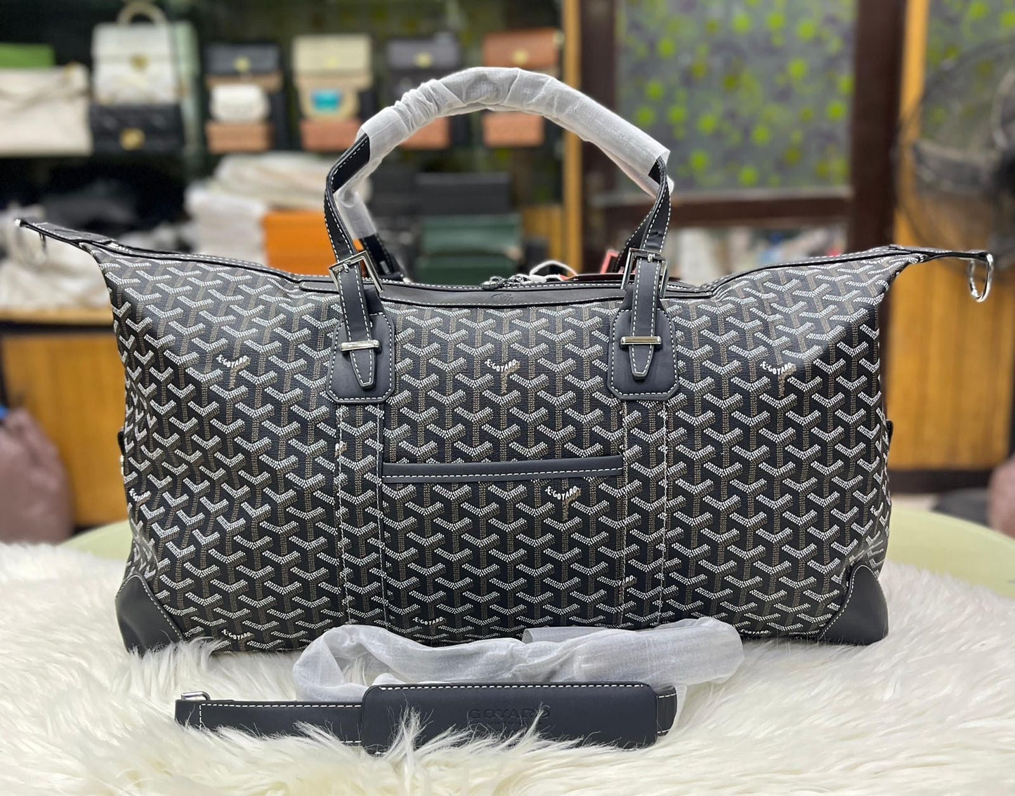 Famous brand travel bag ( 2 colors)