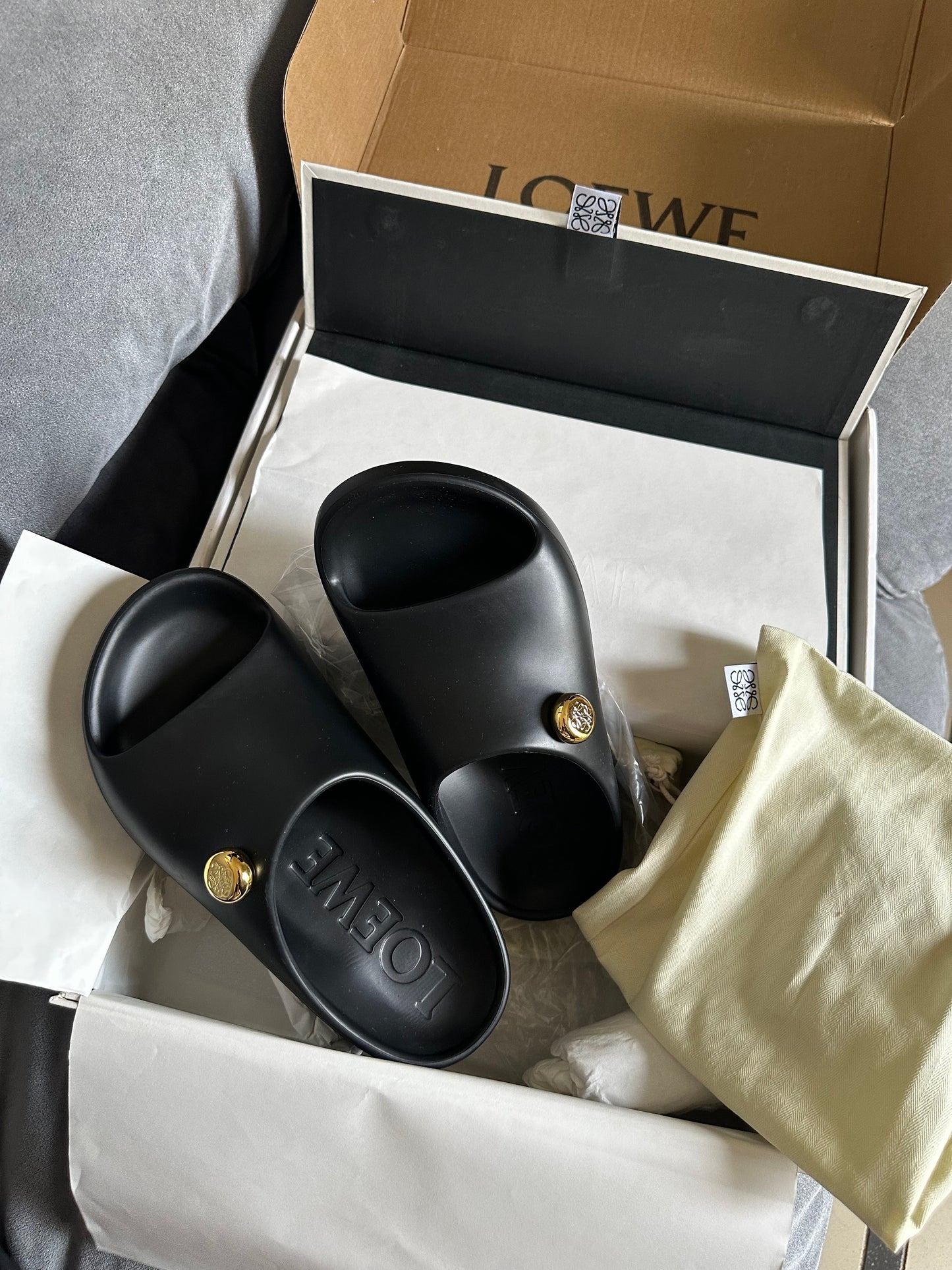 Loewe foam slide