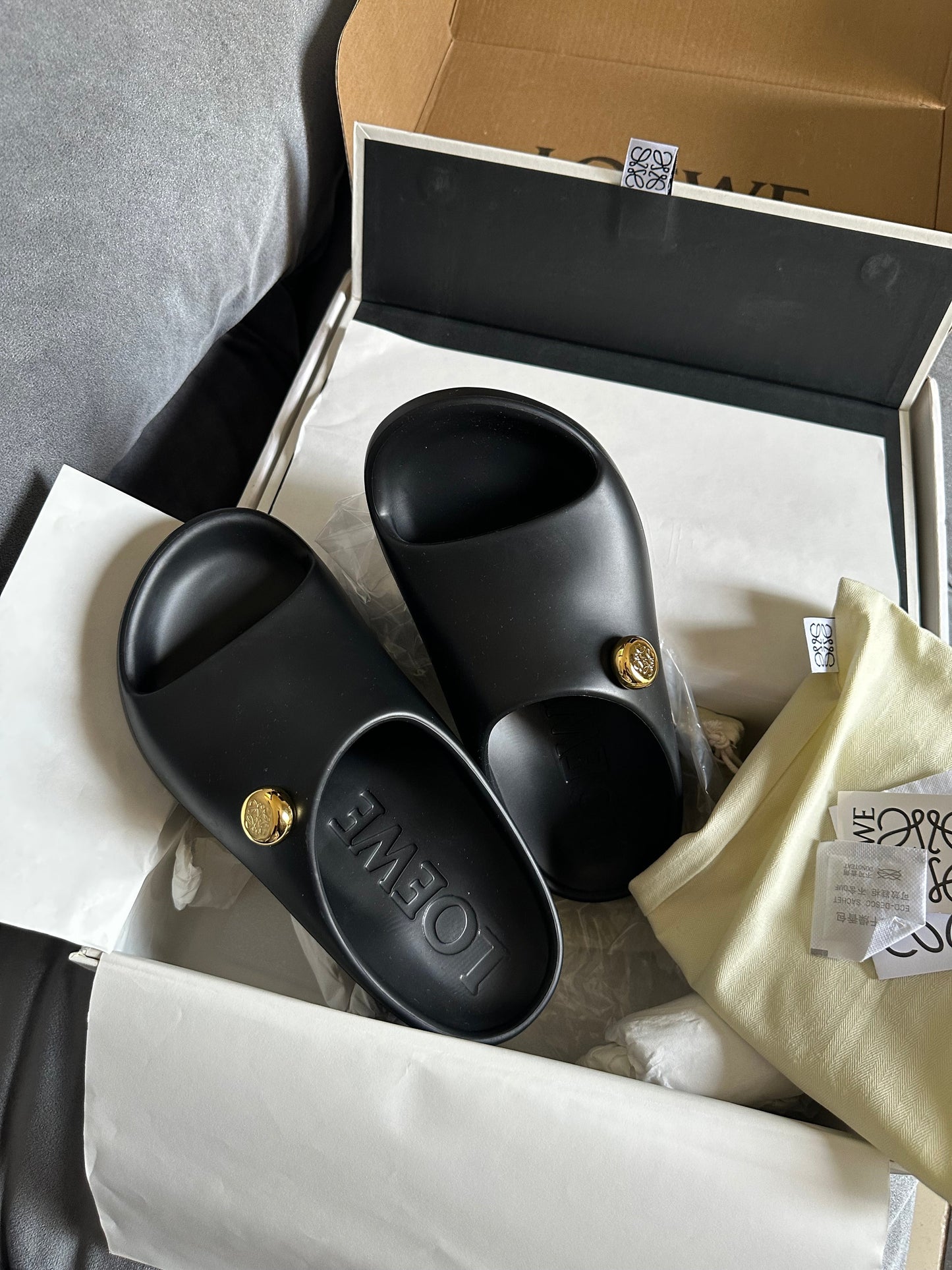 Loewe foam slide