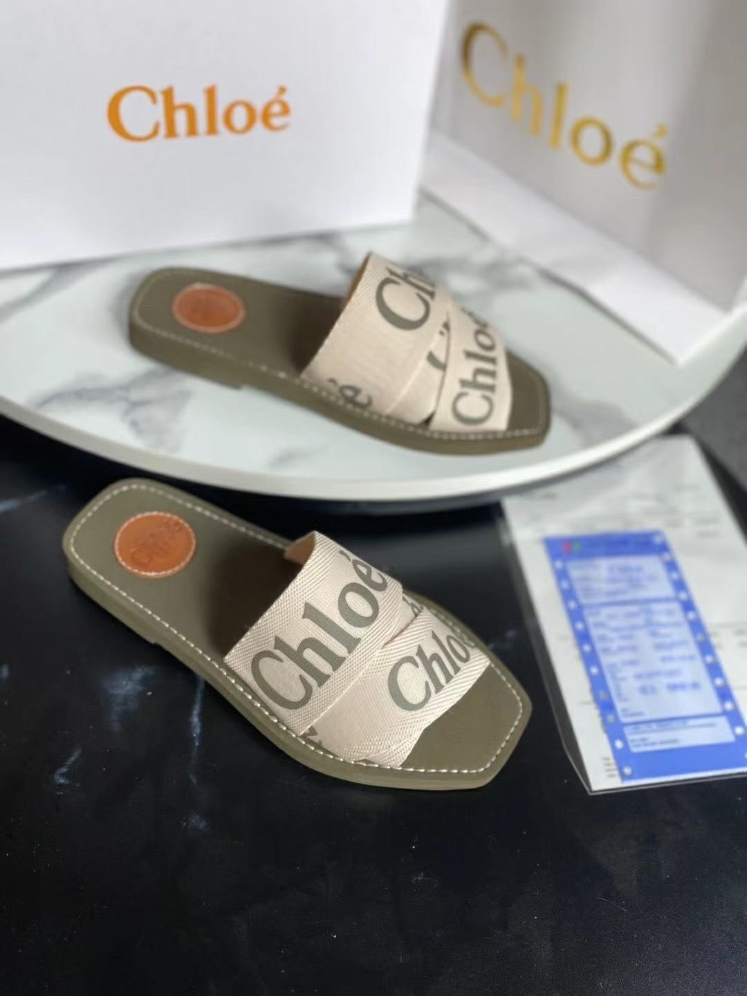 Famous brand slipper ( Pre order )