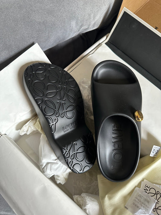 Loewe foam slide