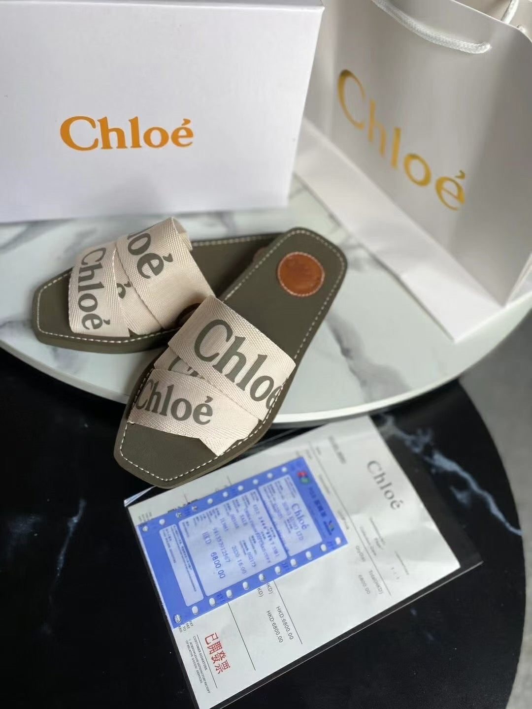 Famous brand slipper ( Pre order )