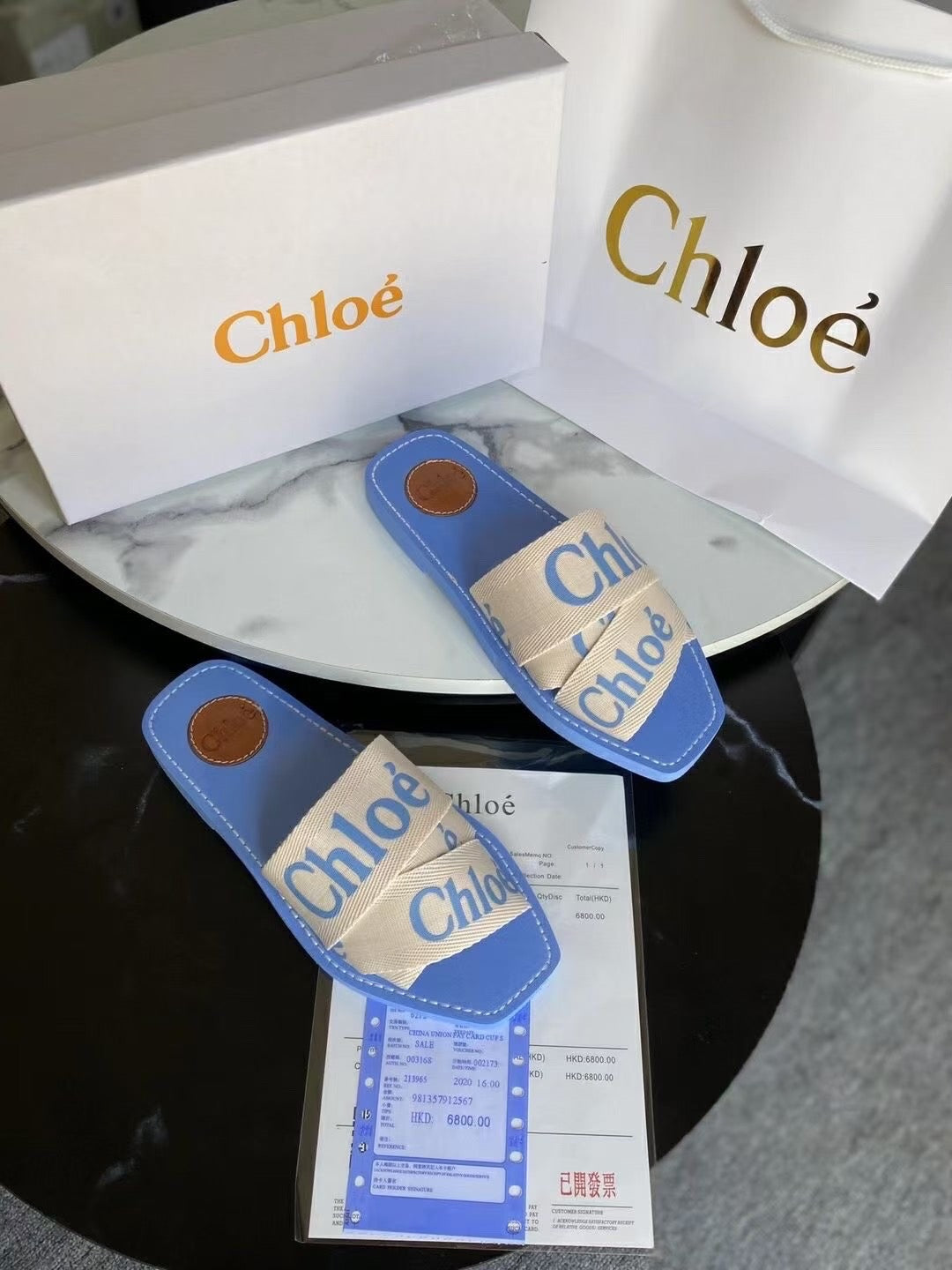 Famous brand slipper ( Pre order )