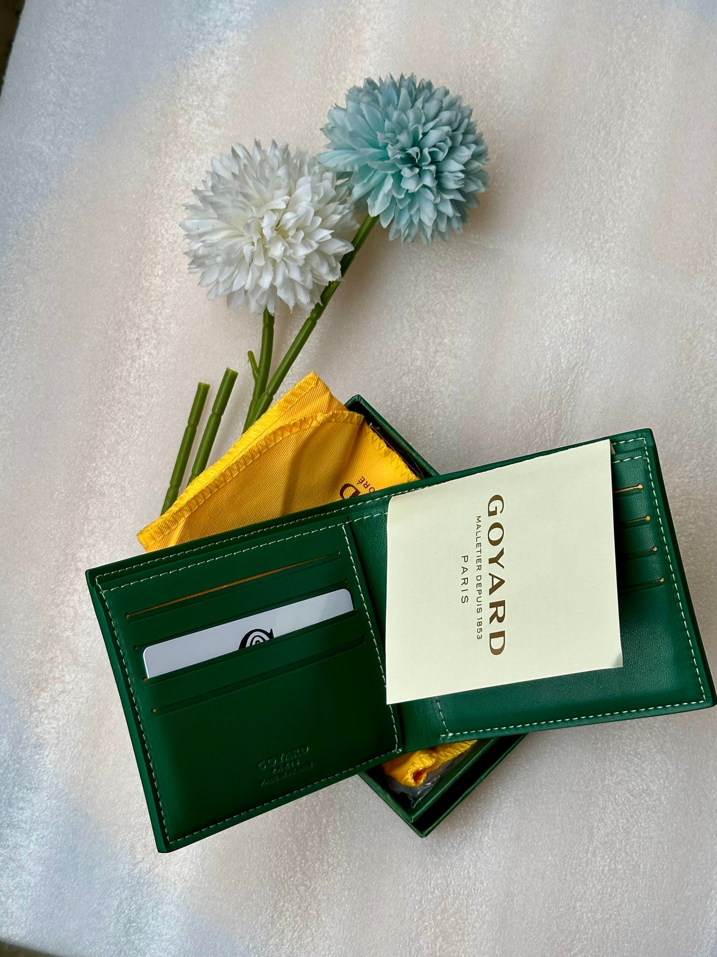 G famous brand wallet & cardholder