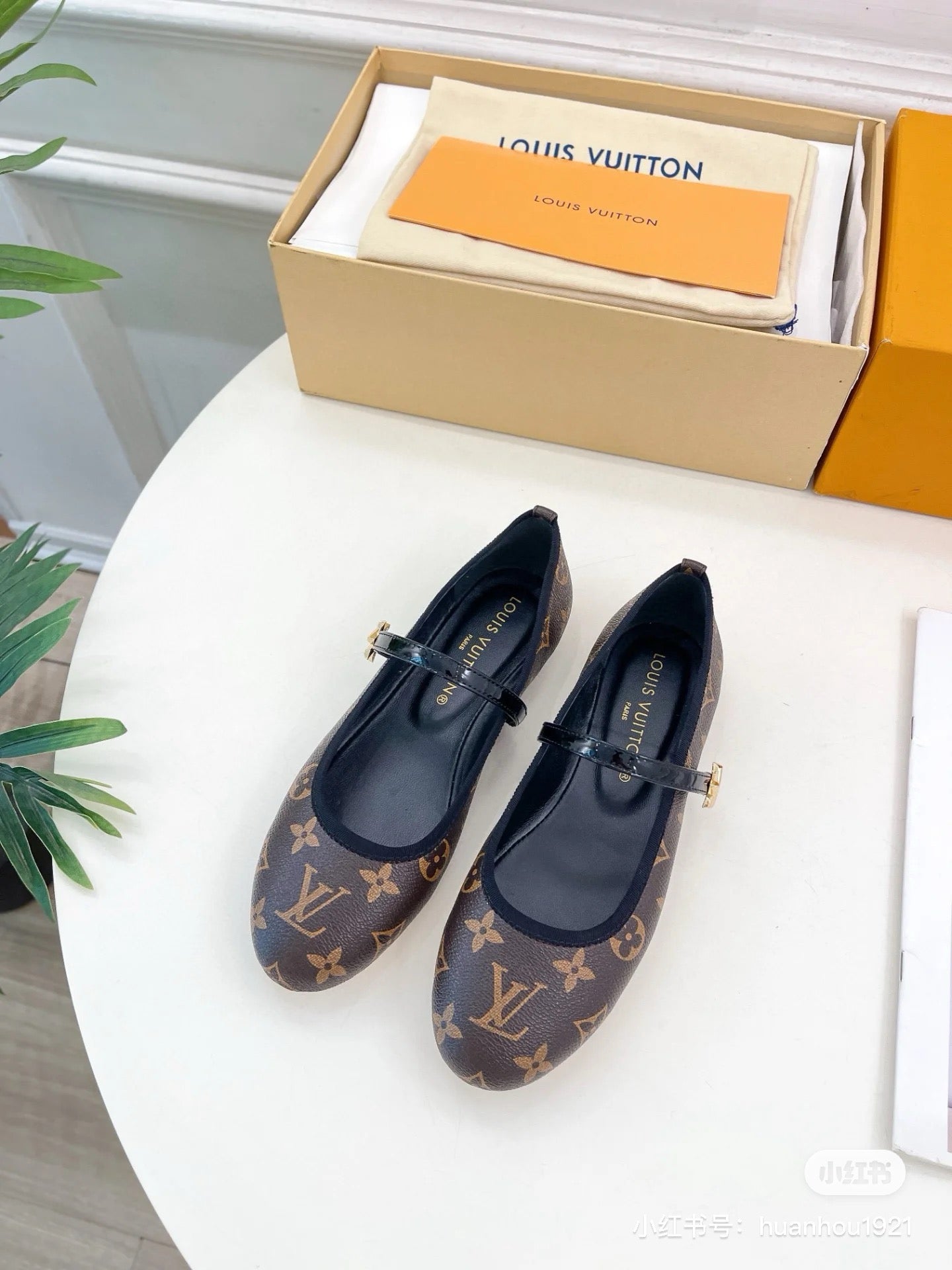 LV shoes ( Pre order )