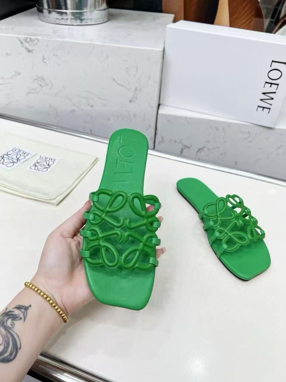 Loewe slipper ( PRE ORDER )