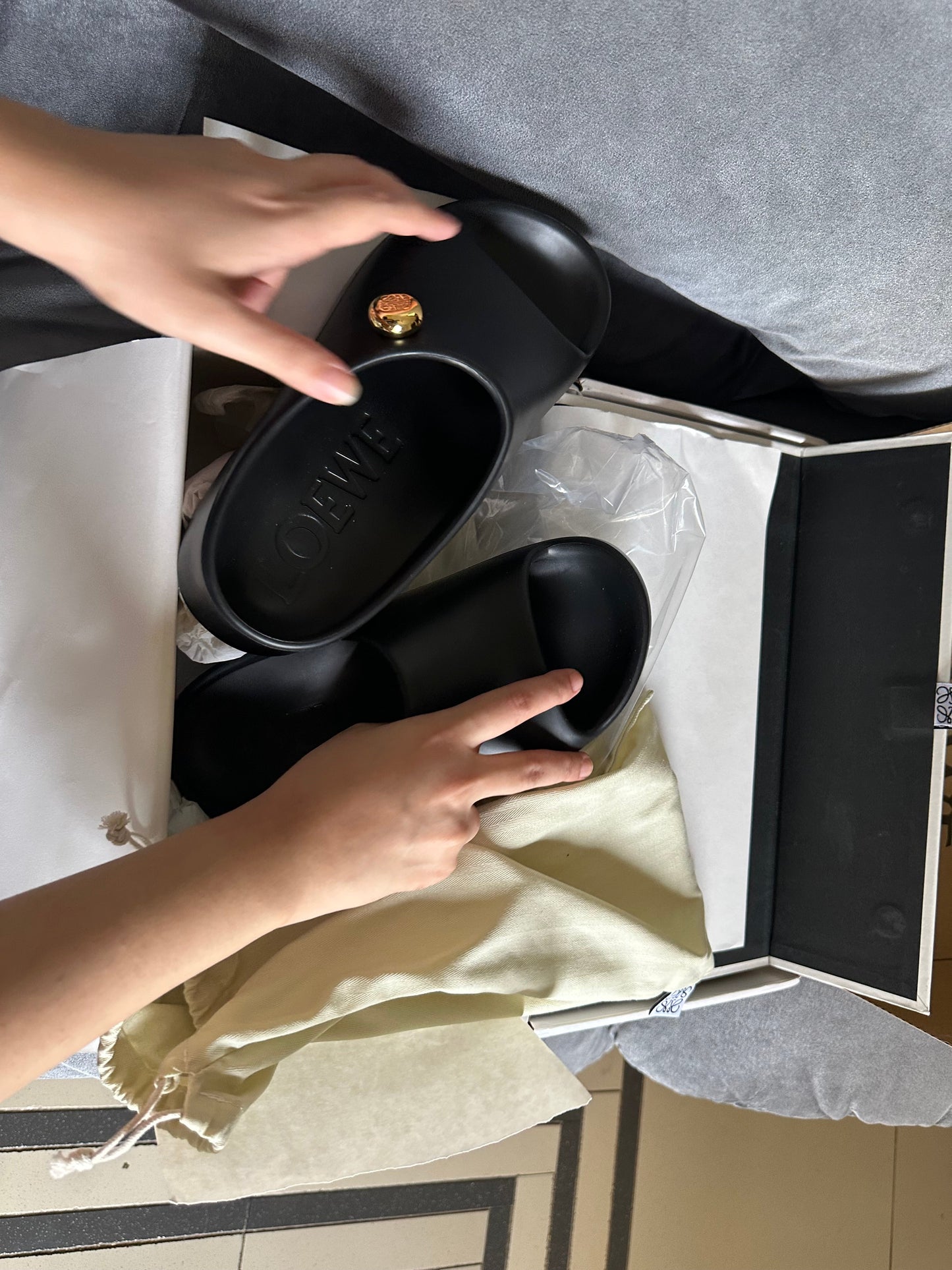 Loewe foam slide