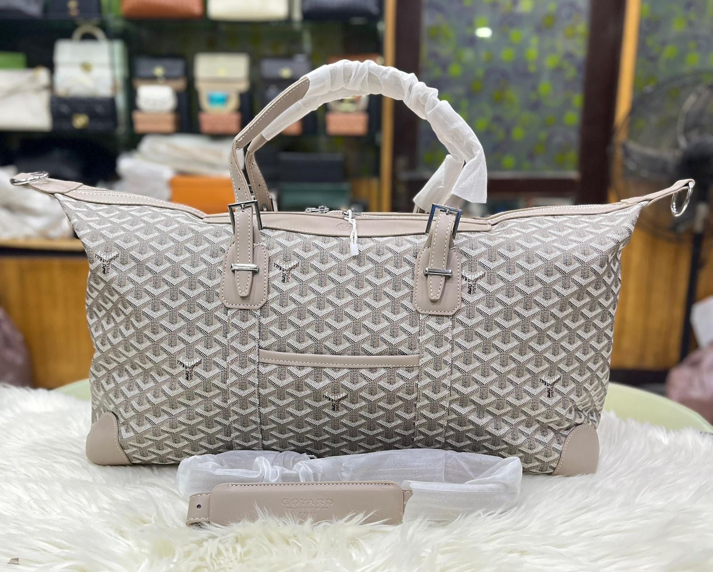 Famous brand travel bag ( 2 colors)