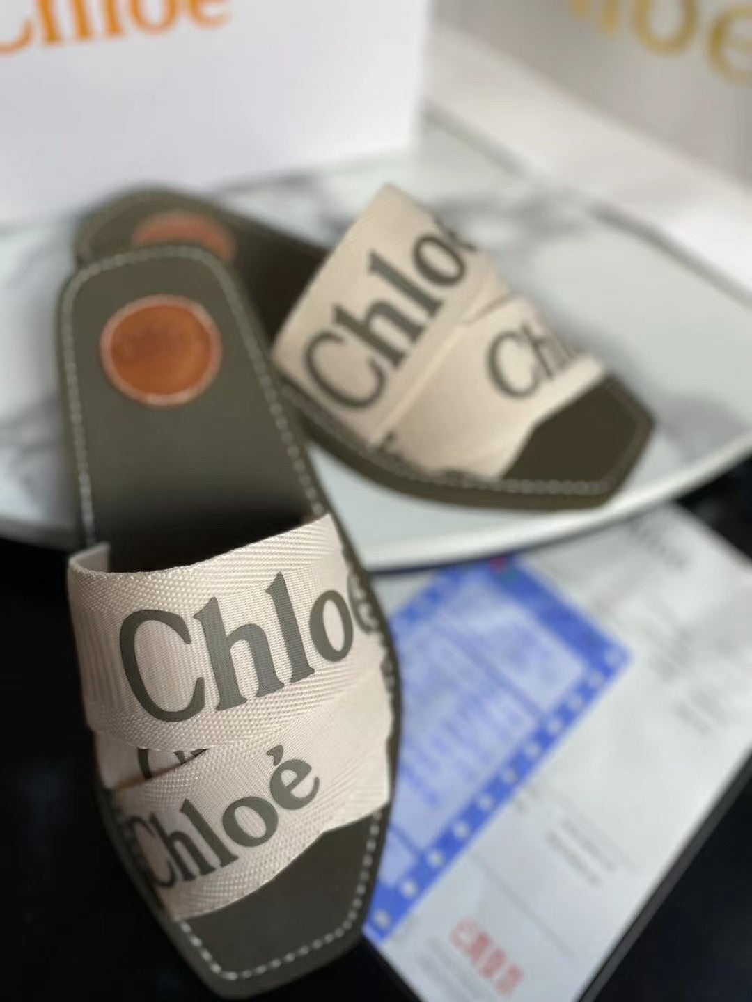 Famous brand slipper ( Pre order )