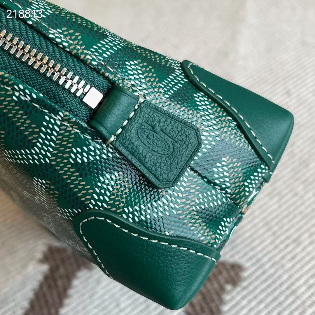 Vendome Pouch

Mini shell-shaped bag