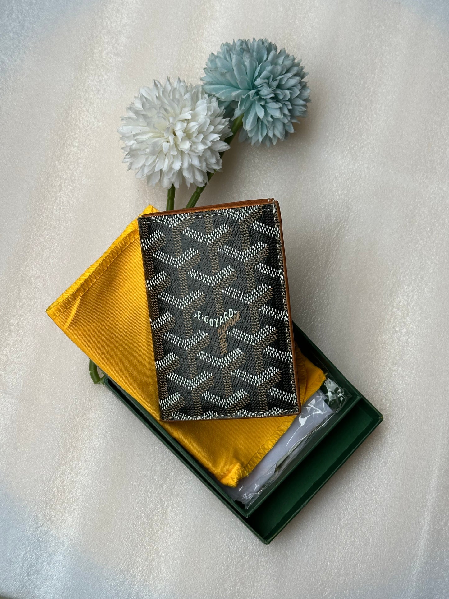 G famous brand wallet & cardholder