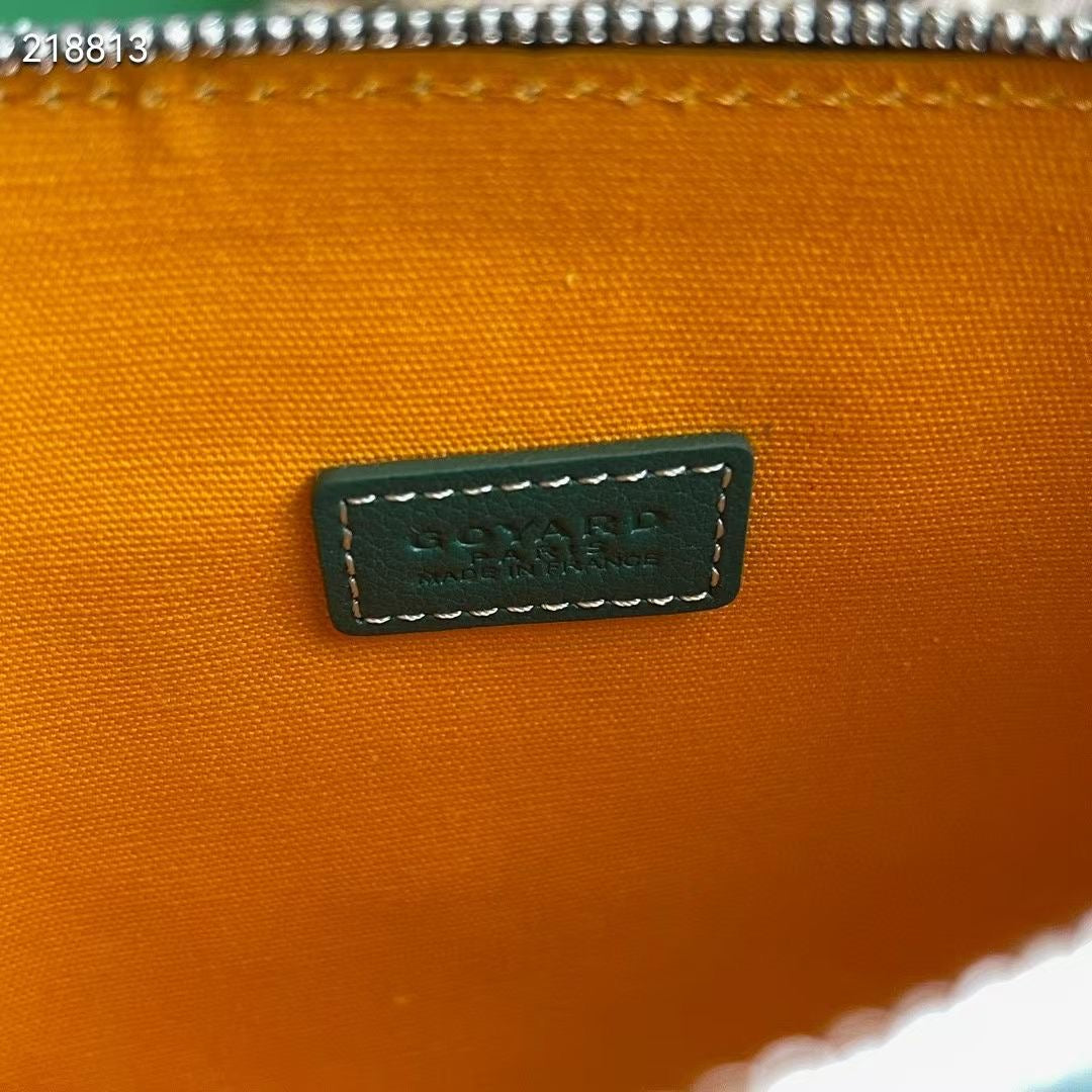 Vendome Pouch

Mini shell-shaped bag