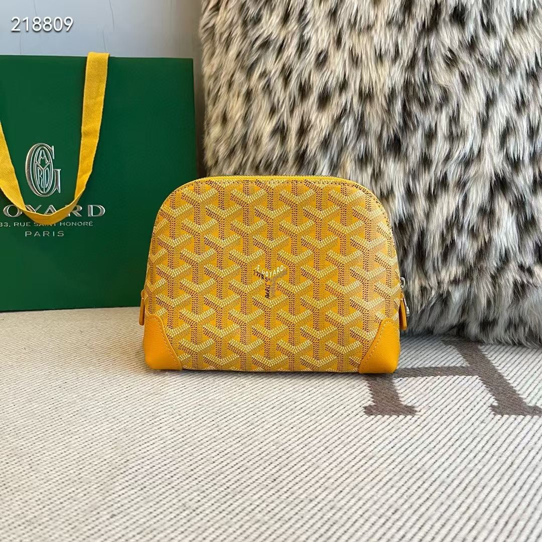 Vendome Pouch

Mini shell-shaped bag
