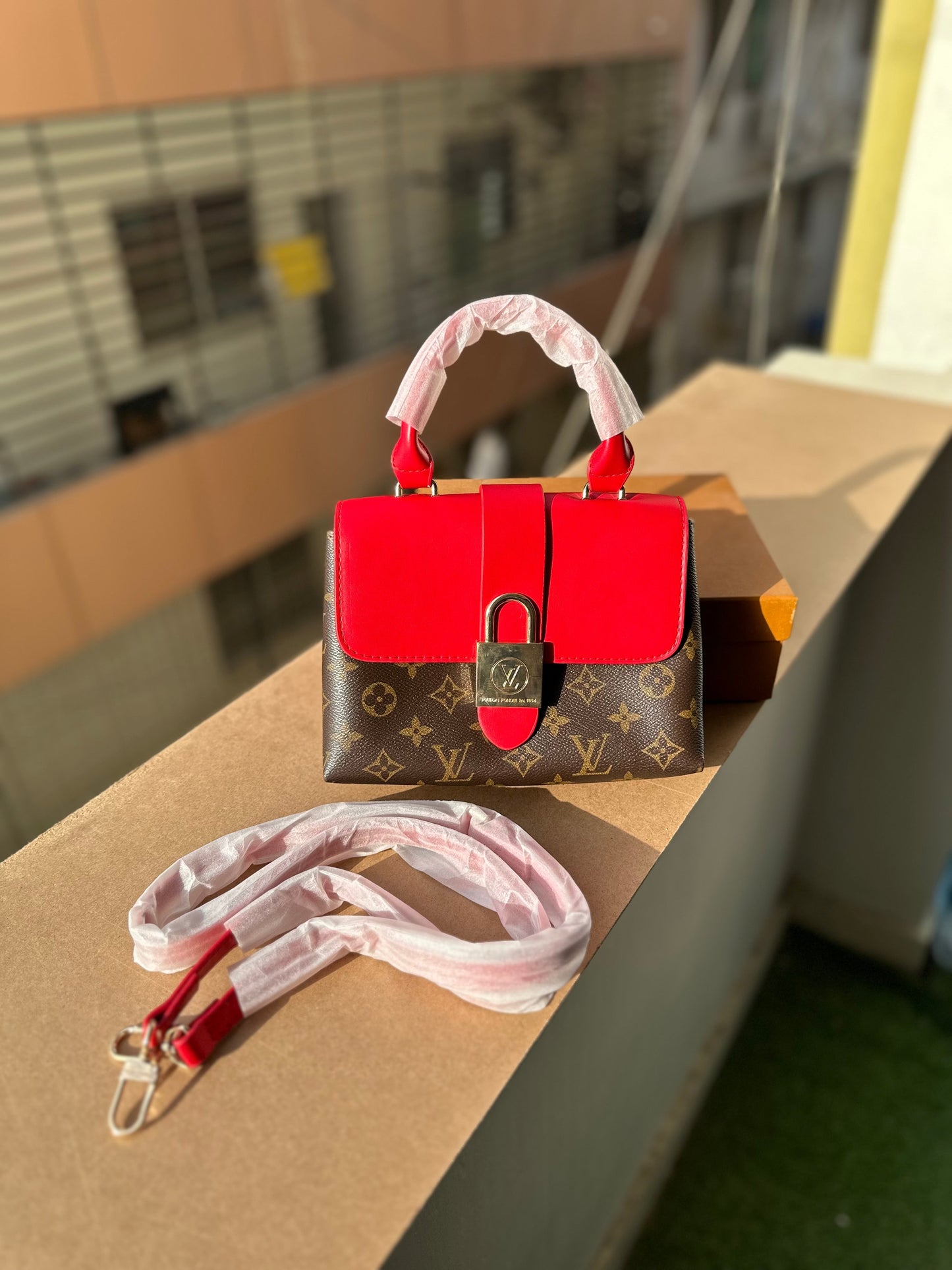 Fmous brand bag
