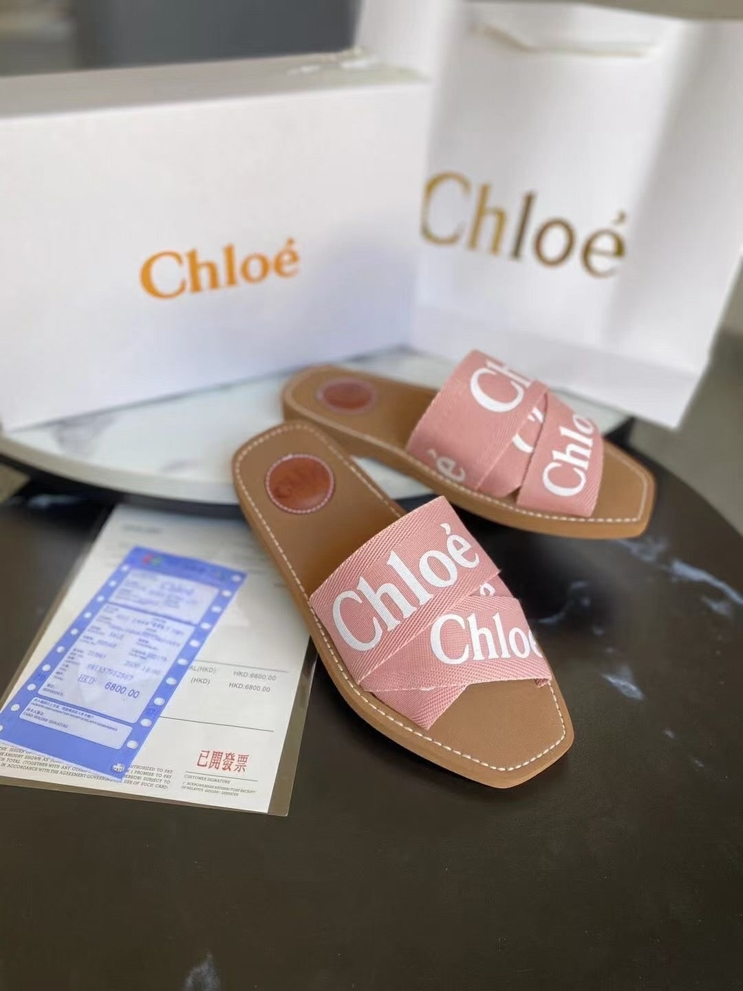 Famous brand slipper ( Pre order )