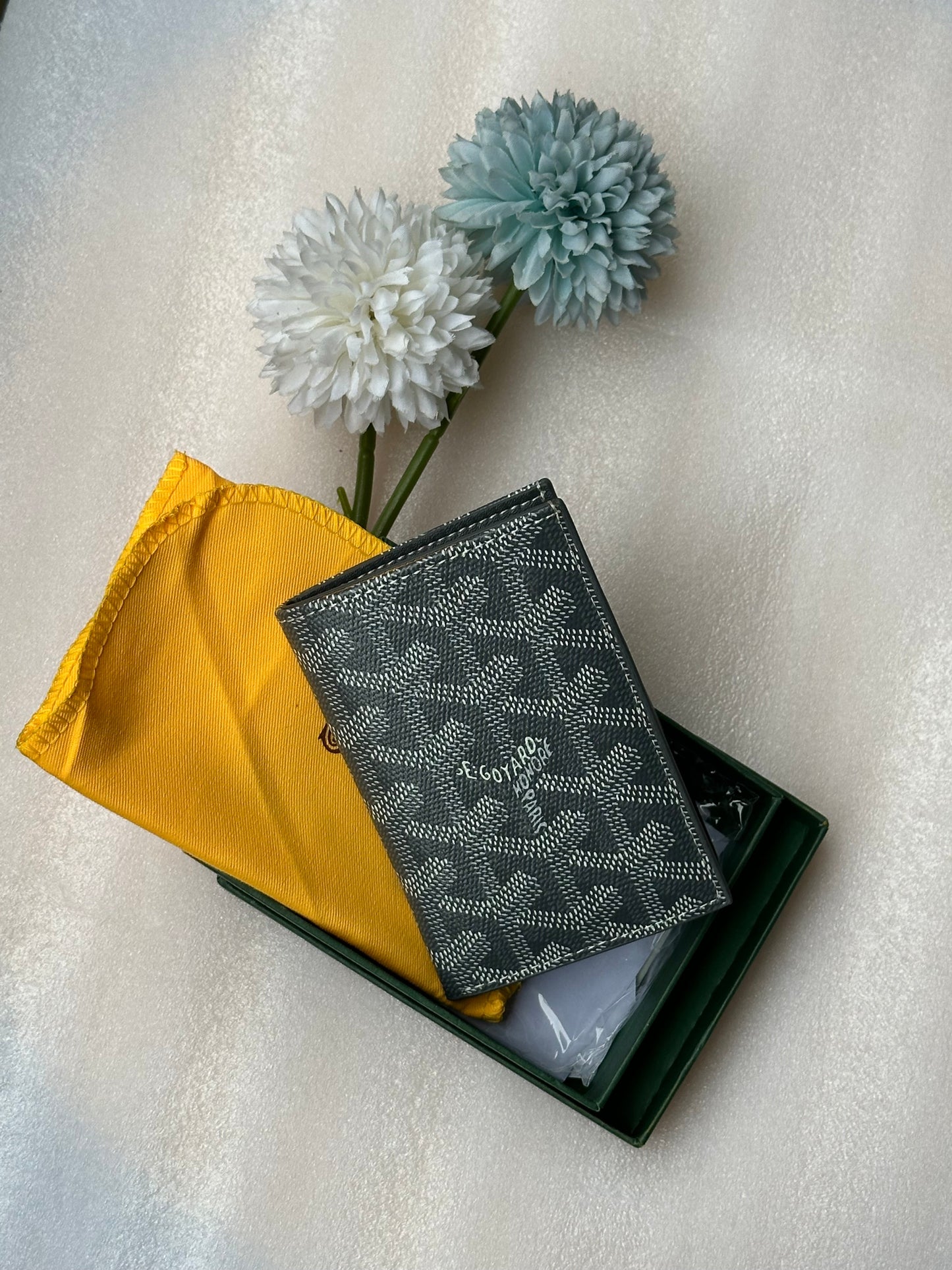 G famous brand wallet & cardholder