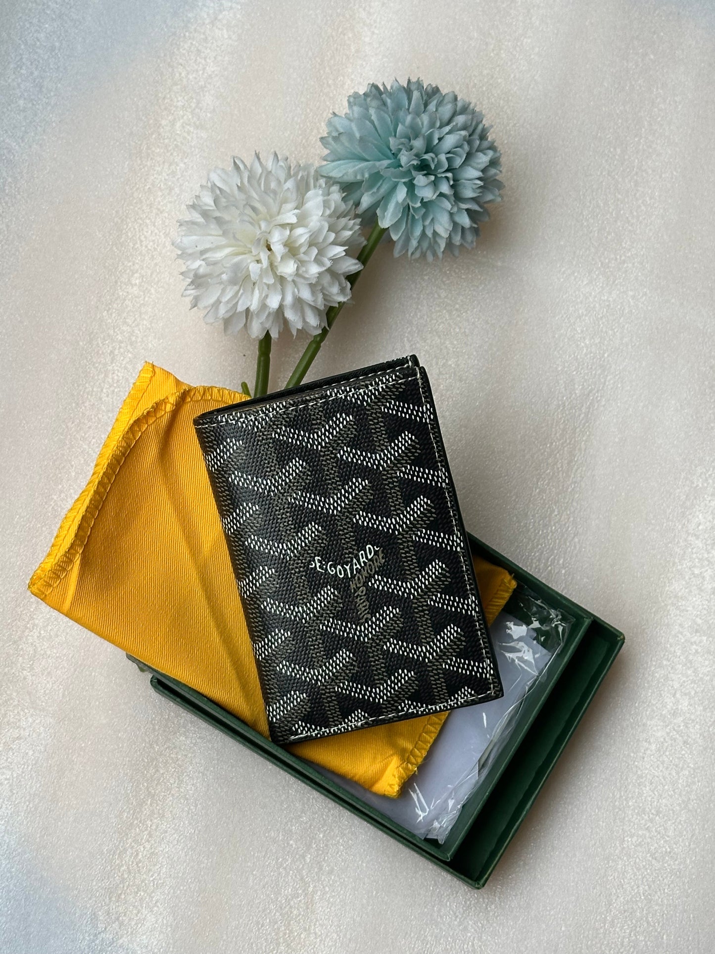 G famous brand wallet & cardholder