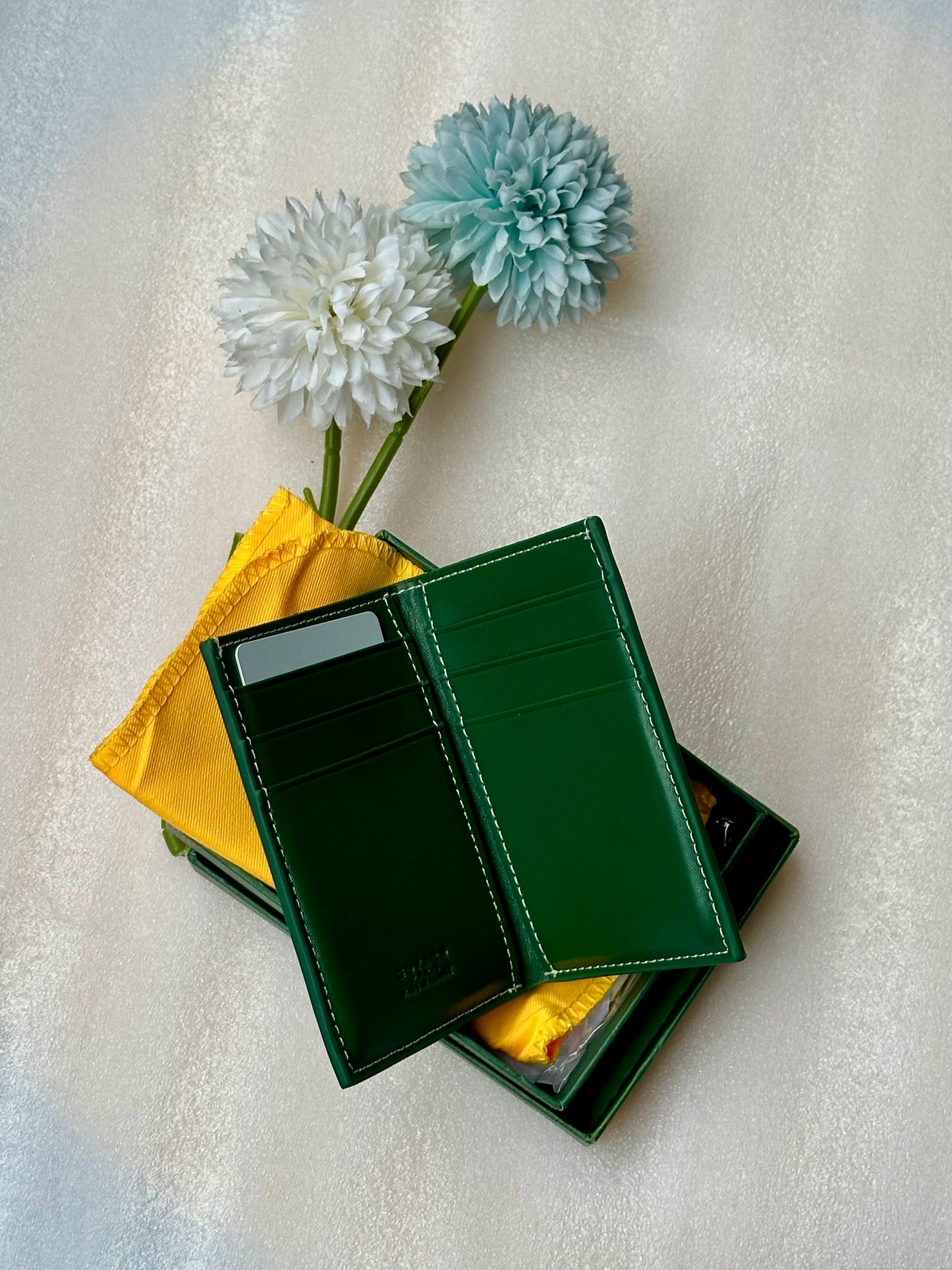 G famous brand wallet & cardholder