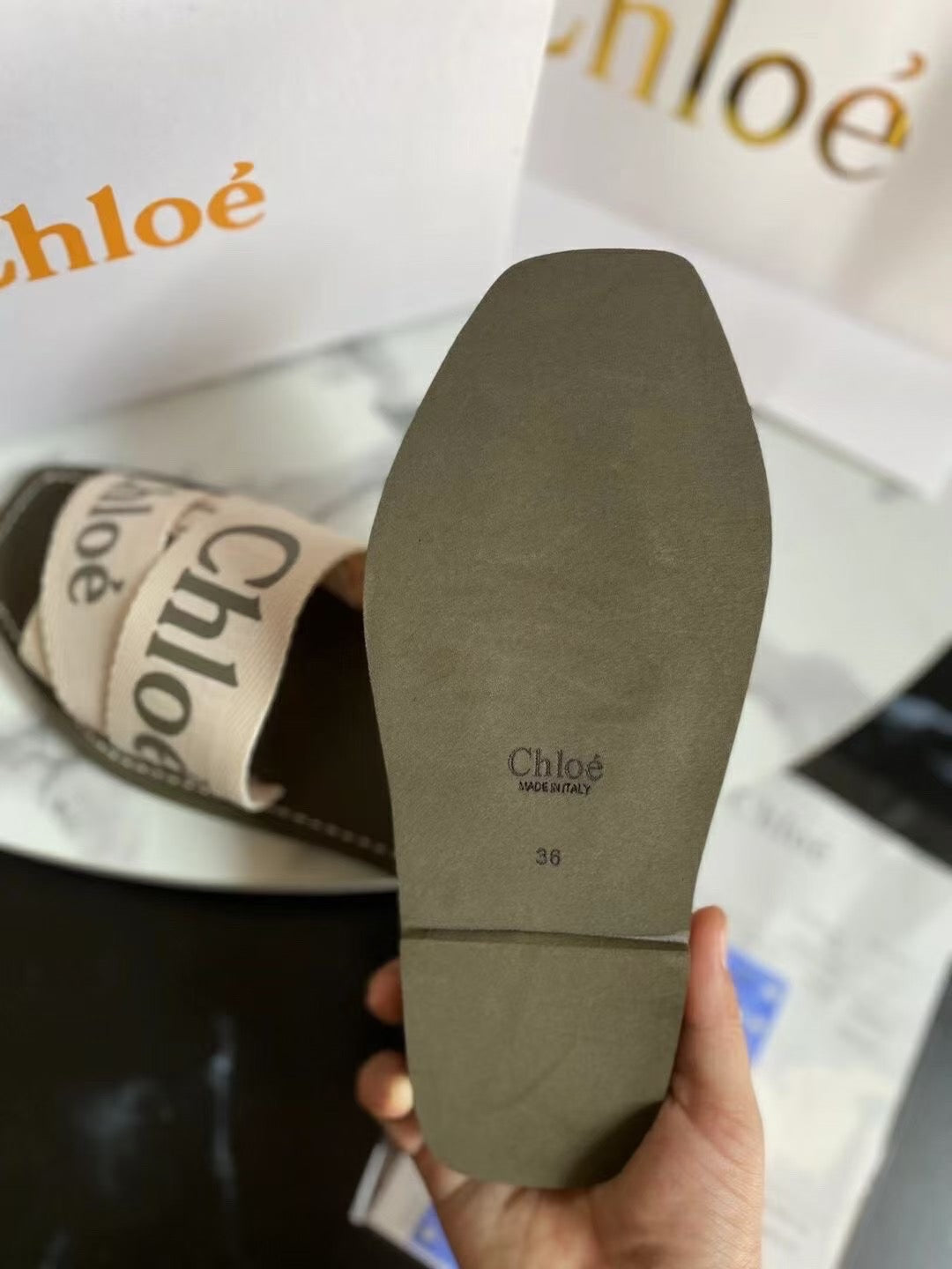 Famous brand slipper ( Pre order )