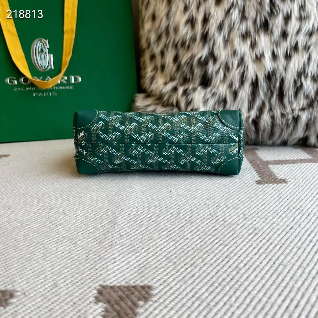 Vendome Pouch

Mini shell-shaped bag