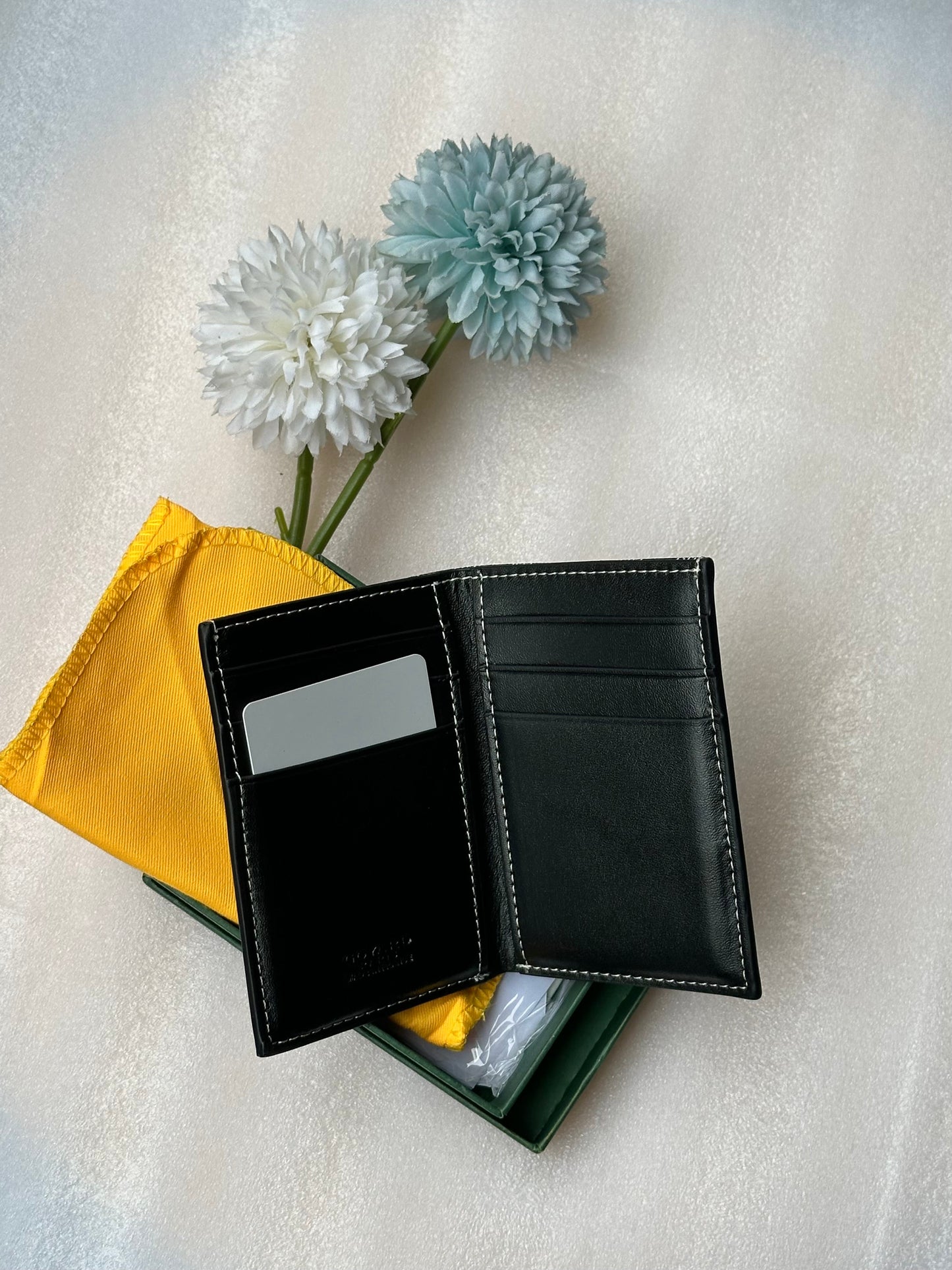 G famous brand wallet & cardholder