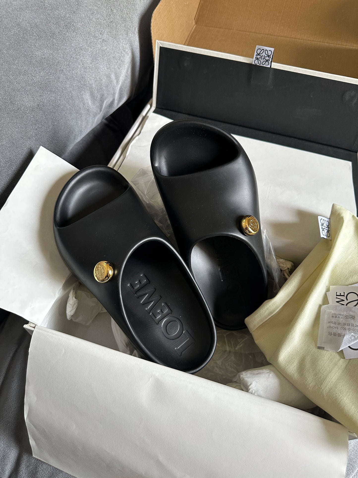 Loewe foam slide